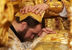 Митрополит Даниил рукоположил диакона Романа Петрова в сан священника
